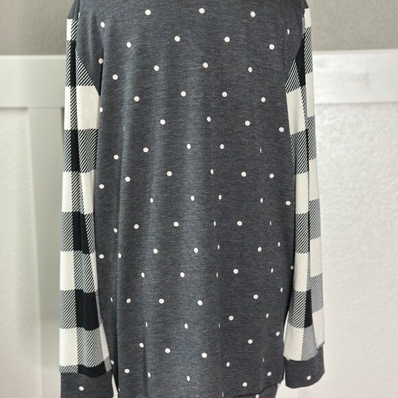 Polka dot and plaid top. - Picture 2 of 3